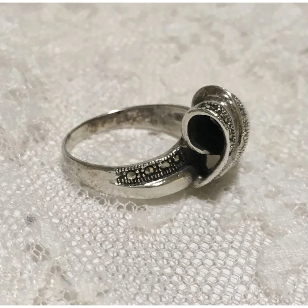 Vintage Sterling Silver Ring Womens Sz 8.25 Ribbon Bow design Marcasite Accents